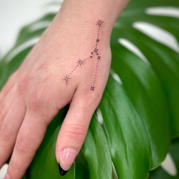 When it comes to tattoos, bigger doesn’t necessarily mean better. For proof, look no further than these 30 small wrist tattoos, which run the gamut from cool florals to astrological signs.