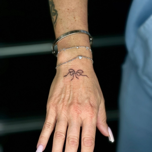 When it comes to tattoos, bigger doesn’t necessarily mean better. For proof, look no further than these 30 small wrist tattoos, which run the gamut from cool florals to astrological signs.