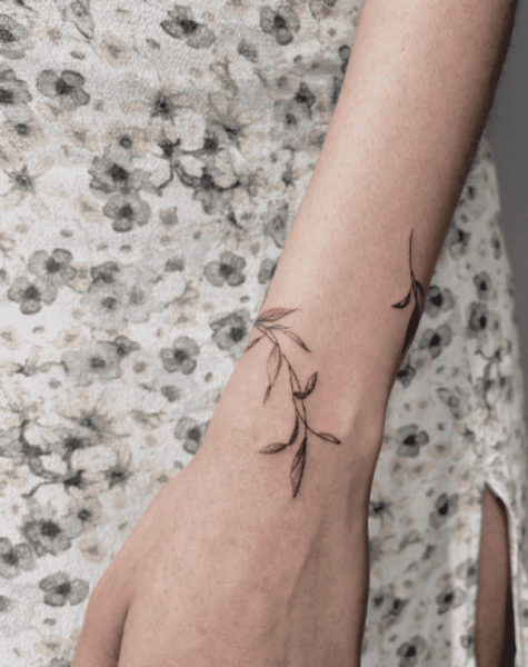 When it comes to tattoos, bigger doesn’t necessarily mean better. For proof, look no further than these 30 small wrist tattoos, which run the gamut from cool florals to astrological signs.