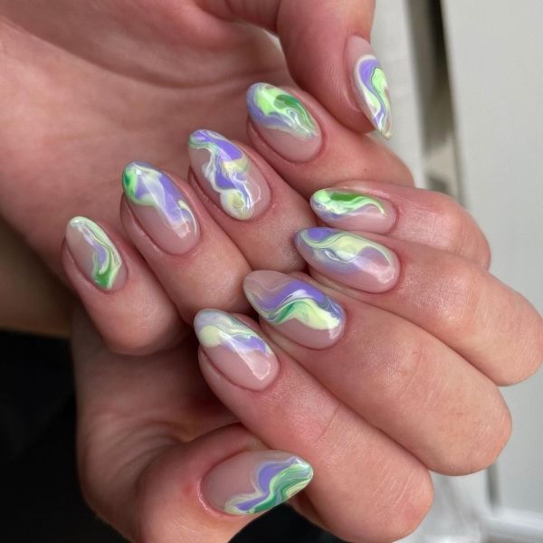 An optimistic and warm fire sign, Sagittarius isn't afraid to stand out. Whether you're about to celebrate your birthday or just want to fit the vibe of the season, we've got 20 Sagittarius-inspired manicures.