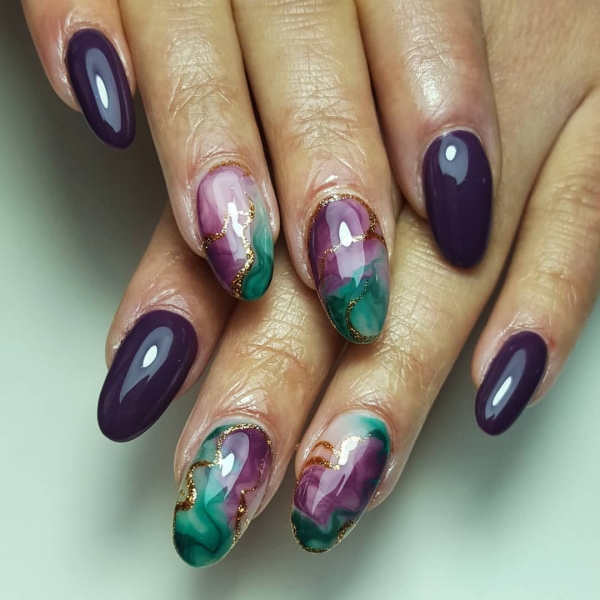 An optimistic and warm fire sign, Sagittarius isn't afraid to stand out. Whether you're about to celebrate your birthday or just want to fit the vibe of the season, we've got 20 Sagittarius-inspired manicures.