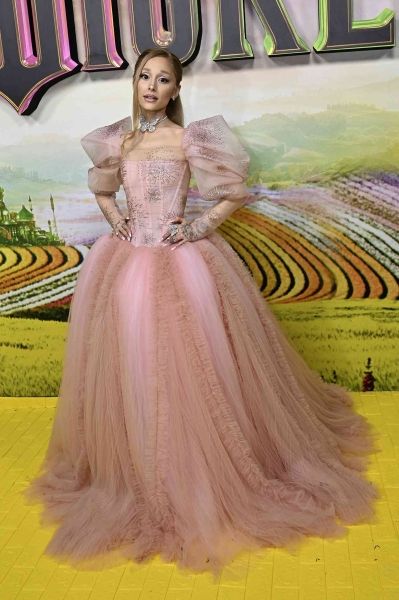 Ariana Grande recreated Glinda the Good Witch's original gown from the 1939 'Wizard of Oz' movie at the 'Wicked' premiere in Australia. See what she wore, here.