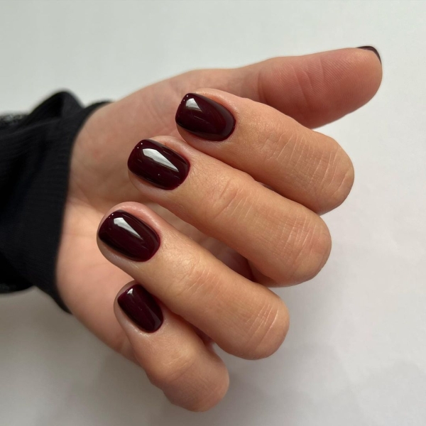 As fabulous as red wine looks in a glass, its color is even more stunning for a moody autumnal manicure. Here, scroll through 20 red wine nail looks perfect for fall.