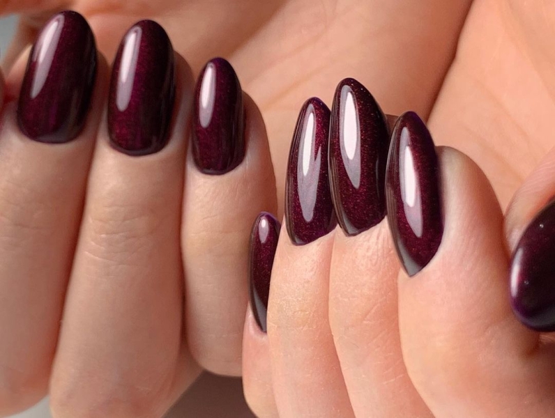 As fabulous as red wine looks in a glass, its color is even more stunning for a moody autumnal manicure. Here, scroll through 20 red wine nail looks perfect for fall.