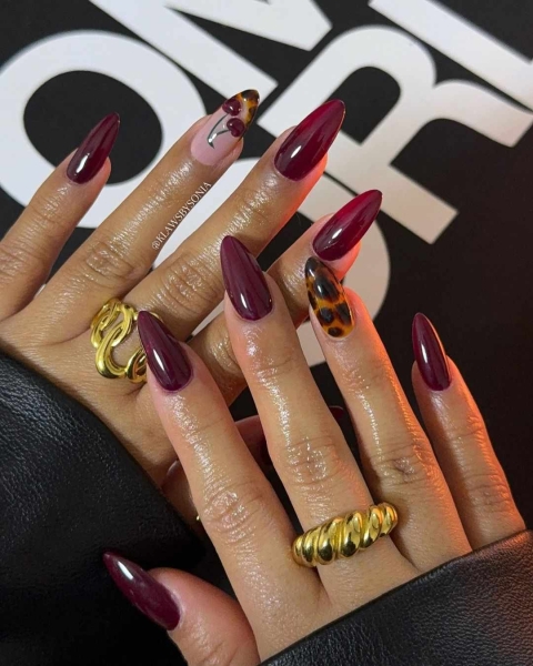 As fabulous as red wine looks in a glass, its color is even more stunning for a moody autumnal manicure. Here, scroll through 20 red wine nail looks perfect for fall.