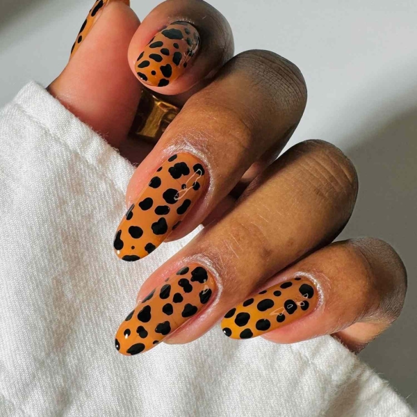 Autumn tones, animal prints, and foliage details are the easiest way to elevate manicures for the November. Here, explore over a dozen November nail ideas.