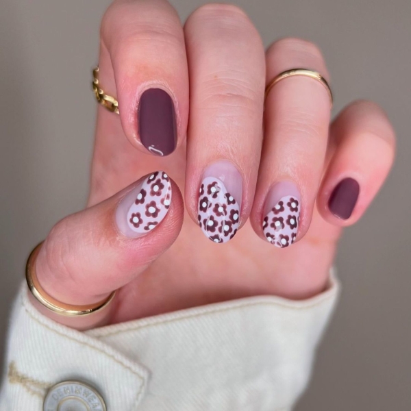 Autumn tones, animal prints, and foliage details are the easiest way to elevate manicures for the November. Here, explore over a dozen November nail ideas.