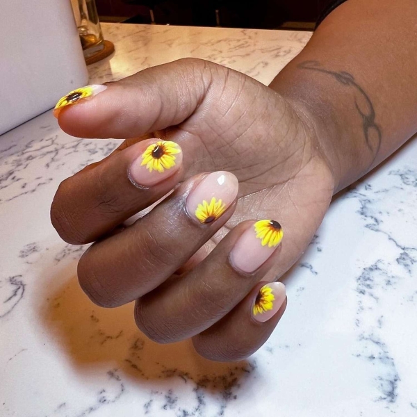 Autumn tones, animal prints, and foliage details are the easiest way to elevate manicures for the November. Here, explore over a dozen November nail ideas.