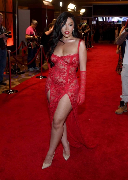 Doja Cat understands the assignment when it comes to memorable red carpet looks, remaining unapologetic with her fashion risks. Here are 12 of Doja Cat’s best red carpet looks.