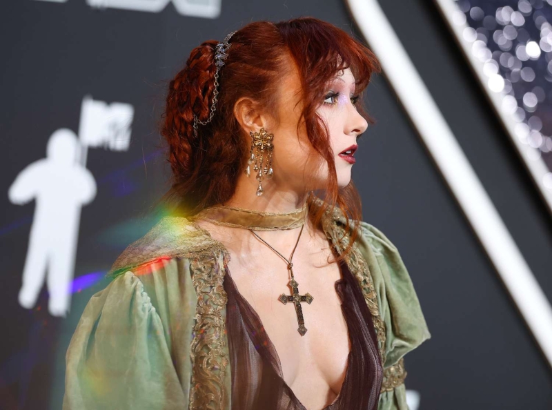 For the 2024 MTV Video Music Awards, Chappell Roan's makeup artist Andrew Dahling gave the star two different makeup looks steeped in Gothic romance. Get all the details here.