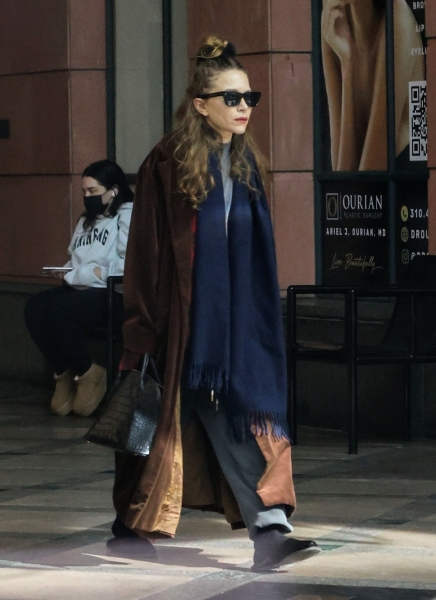 How to Dress Like the Olsen Twins This Winter