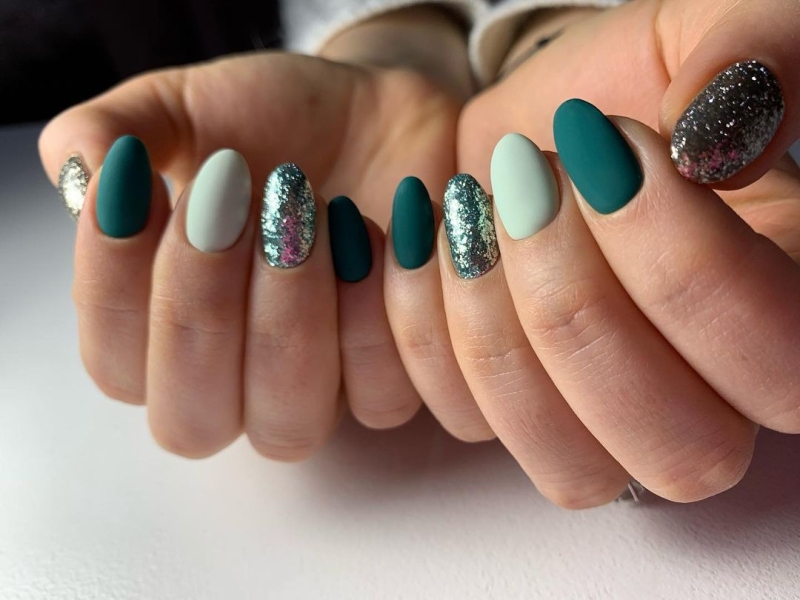 If you're craving an interesting Christmas nail design with nary a reindeer or snowman in sight, you've come to the right place. Scroll through 60 different festive yet stylish nail looks here.