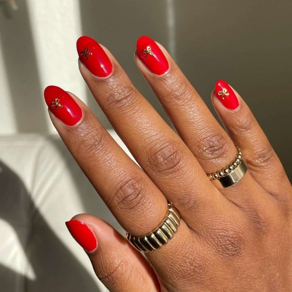 If you're craving an interesting Christmas nail design with nary a reindeer or snowman in sight, you've come to the right place. Scroll through 60 different festive yet stylish nail looks here.