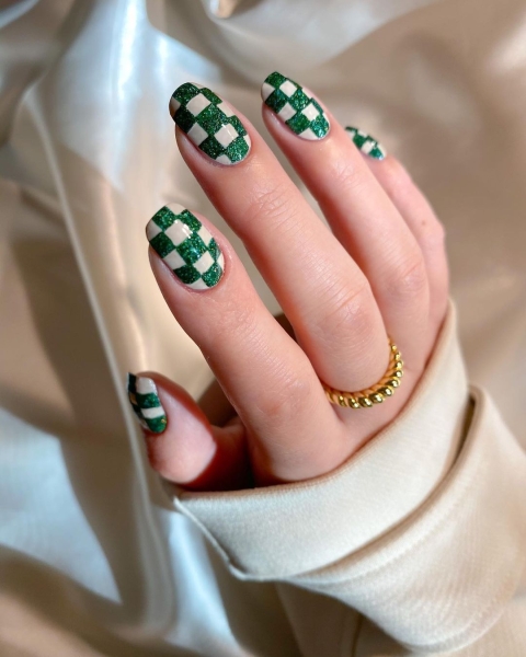 If you're craving an interesting Christmas nail design with nary a reindeer or snowman in sight, you've come to the right place. Scroll through 60 different festive yet stylish nail looks here.