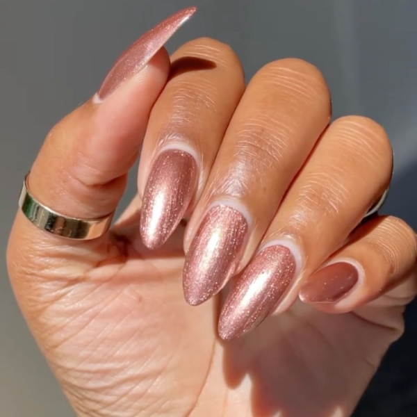 If you're looking for the best fall chrome nail ideas, here are 18 of our favorite chrome nails that are perfect to wear this autumn.