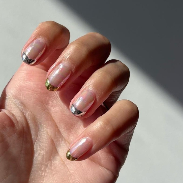 If you're looking for the best fall chrome nail ideas, here are 18 of our favorite chrome nails that are perfect to wear this autumn.