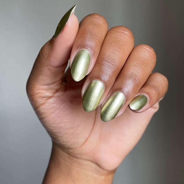 If you're looking for the best fall chrome nail ideas, here are 18 of our favorite chrome nails that are perfect to wear this autumn.