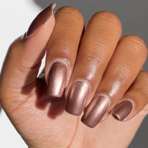 If you're looking for the best fall chrome nail ideas, here are 18 of our favorite chrome nails that are perfect to wear this autumn.