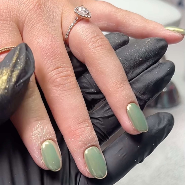 If you're looking for the best fall chrome nail ideas, here are 18 of our favorite chrome nails that are perfect to wear this autumn.