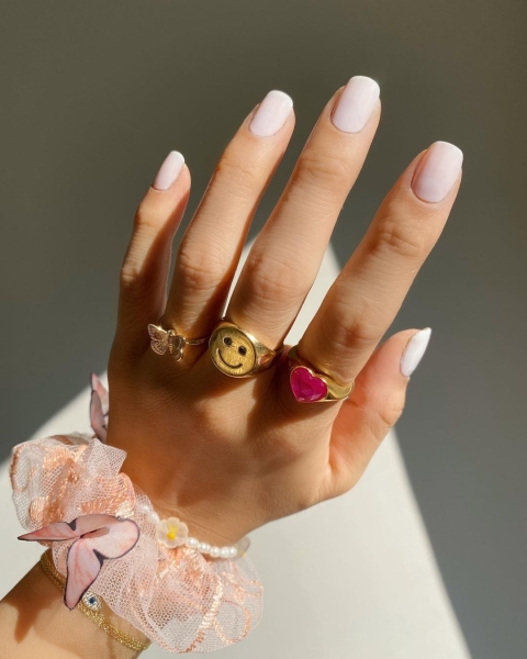 In the world of wild and wonderful nail designs, it feels incredible to go back to the basics. We've rounded up 20 plain nail looks for when you want a more relaxed look.