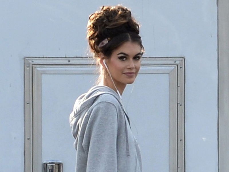 Kaia Gerber channeled her mom Cindy Crawford by styling her hair in an updo that was reminiscent of one of the super model's most iconic '90s hairdos. See the resemblence, here.