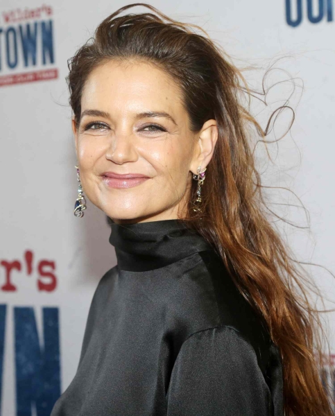 Katie Holmes has made it clear she links fashion and fragrance. Here, we share Holmes’s epic scent wardrobe.