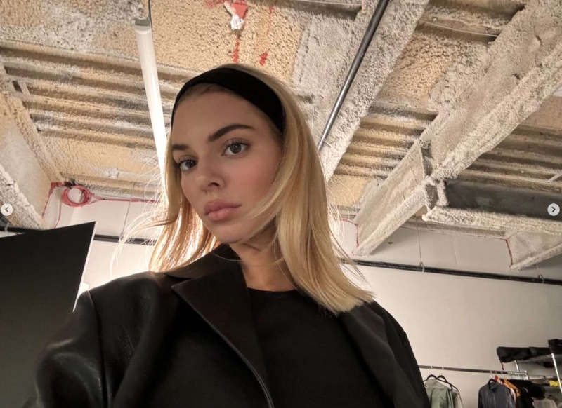 Kendall Jenner debuted a short, blunt, brunette bob with a set of sexy topless Instagram photos. See her hair transformation, here.