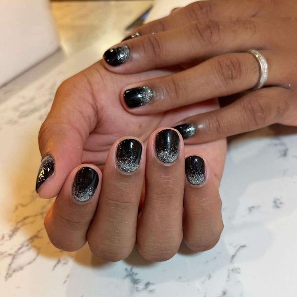 Nothing says spooky season like short Halloween nails. Here, explore 17 short Halloween nail designs that are a whole mood.