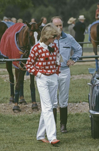 Princess Diana is the ultimate fall fashion inspiration when it comes to layered transitional dressing that's as casual as it is cool. Here's a look back at six of her best outfit formulas to recreate this season.