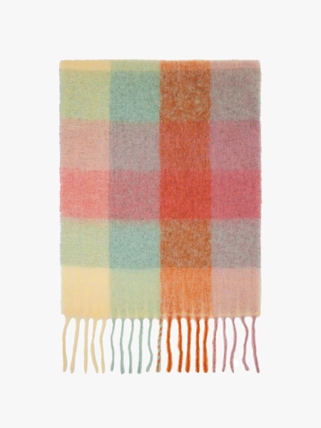 Snoods, Scarves and Beanies! Don’t Forget These Stylish Winter Accessories on Your Way Out