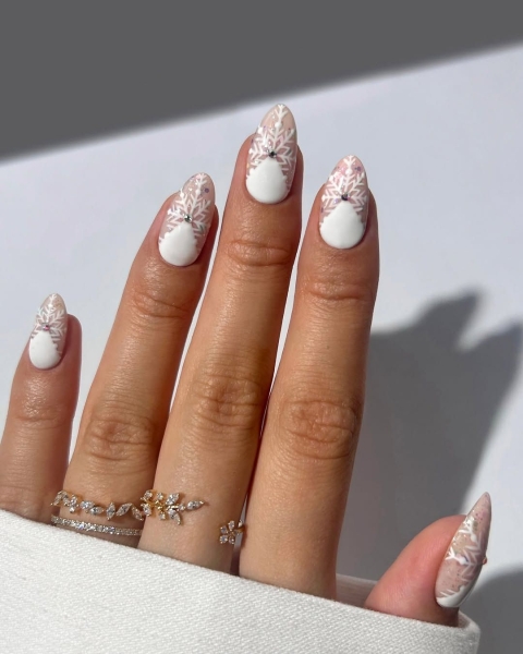 Snowflake nail art is a classic look that can be worn throughout fall and winter. Whether you want a detailed snowflake on each finger, or you want your nails to look flocked, snowy nails are all up to your personal interpretation. We share some of the best versions of the trend, here.