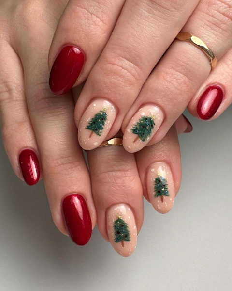 Snowflake nail art is a classic look that can be worn throughout fall and winter. Whether you want a detailed snowflake on each finger, or you want your nails to look flocked, snowy nails are all up to your personal interpretation. We share some of the best versions of the trend, here.