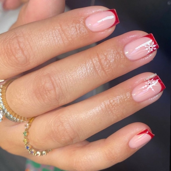 Snowflake nail art is a classic look that can be worn throughout fall and winter. Whether you want a detailed snowflake on each finger, or you want your nails to look flocked, snowy nails are all up to your personal interpretation. We share some of the best versions of the trend, here.