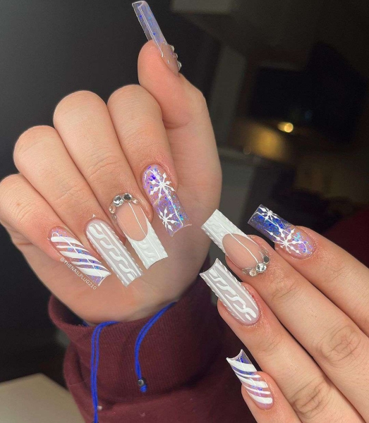 Snowflake nail art is a classic look that can be worn throughout fall and winter. Whether you want a detailed snowflake on each finger, or you want your nails to look flocked, snowy nails are all up to your personal interpretation. We share some of the best versions of the trend, here.