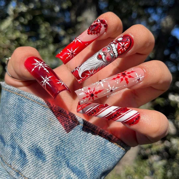 Snowflake nail art is a classic look that can be worn throughout fall and winter. Whether you want a detailed snowflake on each finger, or you want your nails to look flocked, snowy nails are all up to your personal interpretation. We share some of the best versions of the trend, here.