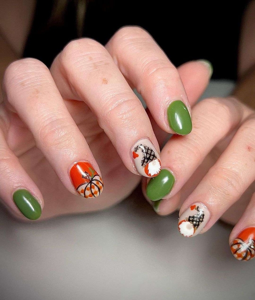 Thanksgiving nail designs can be as simple or intricate as you'd like. Browse 40 examples to serve as inspiration for a festive manicure this season.