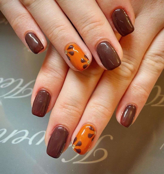 Thanksgiving nail designs can be as simple or intricate as you'd like. Browse 40 examples to serve as inspiration for a festive manicure this season.