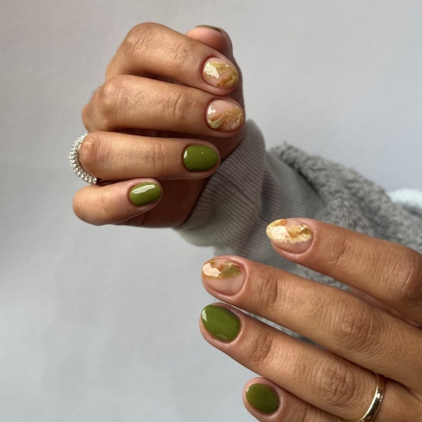 Thanksgiving nail designs can be as simple or intricate as you'd like. Browse 40 examples to serve as inspiration for a festive manicure this season.