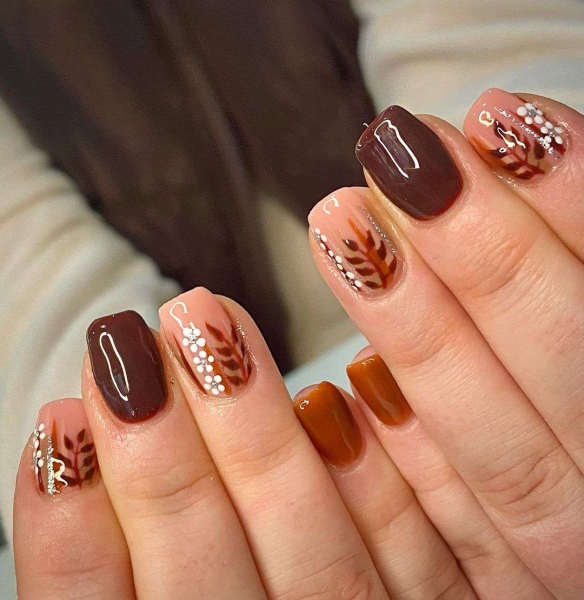 Thanksgiving nail designs can be as simple or intricate as you'd like. Browse 40 examples to serve as inspiration for a festive manicure this season.