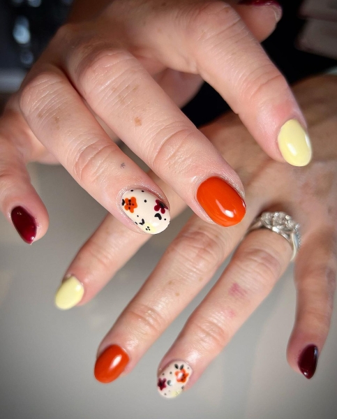 Thanksgiving nail designs can be as simple or intricate as you'd like. Browse 40 examples to serve as inspiration for a festive manicure this season.