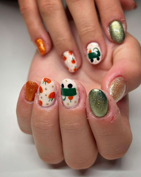 Thanksgiving nail designs can be as simple or intricate as you'd like. Browse 40 examples to serve as inspiration for a festive manicure this season.