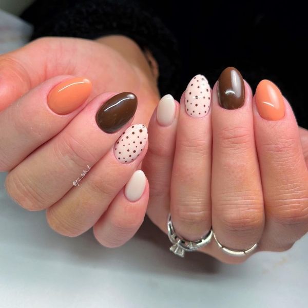 Thanksgiving nail designs can be as simple or intricate as you'd like. Browse 40 examples to serve as inspiration for a festive manicure this season.