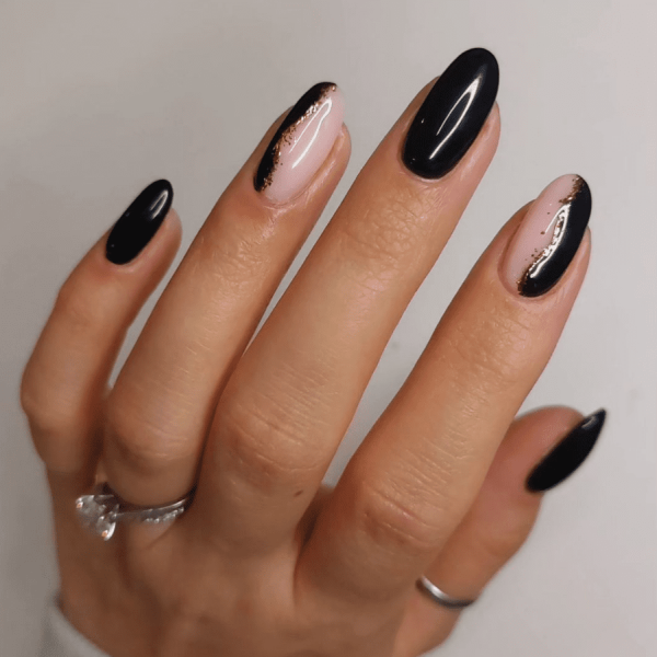 The season for moody manicures is upon us. To inspire your dark fall manicure, browse these sleek and sultry looks.