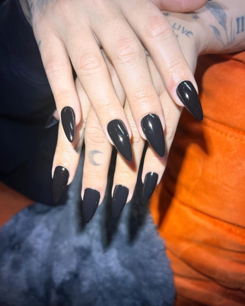 The season for moody manicures is upon us. To inspire your dark fall manicure, browse these sleek and sultry looks.