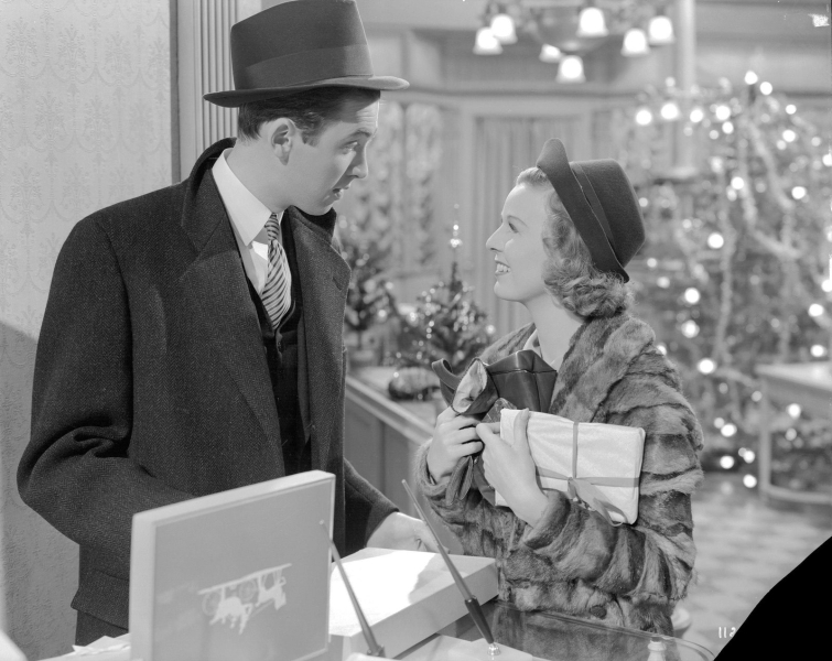 27 Classic Christmas Movies to Watch Now