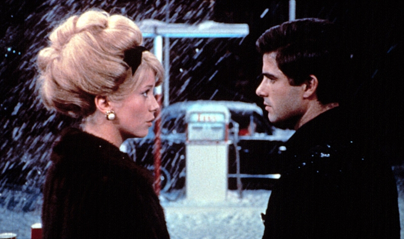 27 Classic Christmas Movies to Watch Now