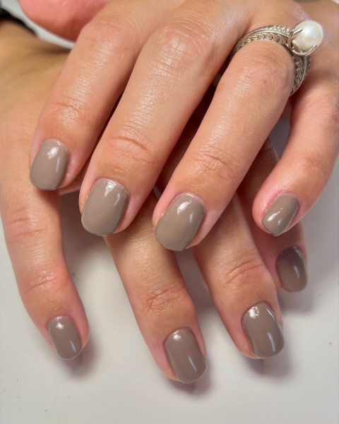 A deeply grounded sign, Capricorn is known for its hardworking and pragmatic nature. But Capricorn also has a taste for the finer things in life, making a sleek and structured manicure a must. Click in to explore manicures that are just right for this season.