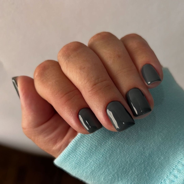 A deeply grounded sign, Capricorn is known for its hardworking and pragmatic nature. But Capricorn also has a taste for the finer things in life, making a sleek and structured manicure a must. Click in to explore manicures that are just right for this season.