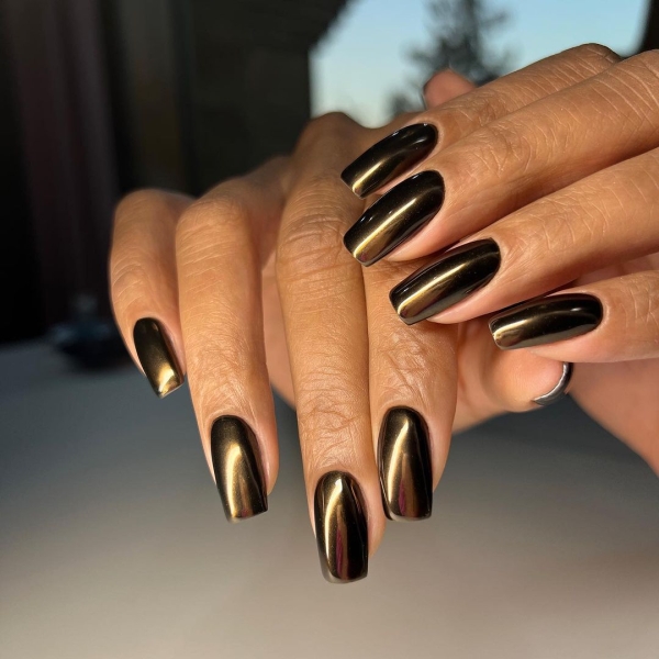 A deeply grounded sign, Capricorn is known for its hardworking and pragmatic nature. But Capricorn also has a taste for the finer things in life, making a sleek and structured manicure a must. Click in to explore manicures that are just right for this season.