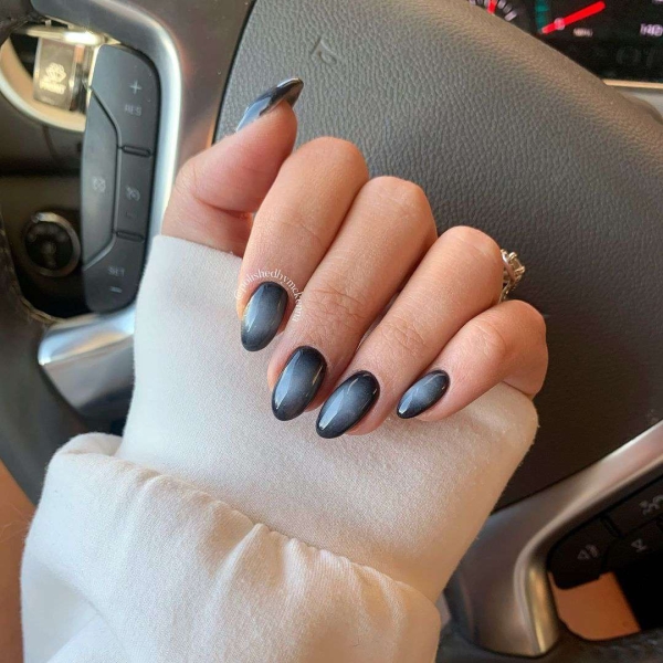 A deeply grounded sign, Capricorn is known for its hardworking and pragmatic nature. But Capricorn also has a taste for the finer things in life, making a sleek and structured manicure a must. Click in to explore manicures that are just right for this season.